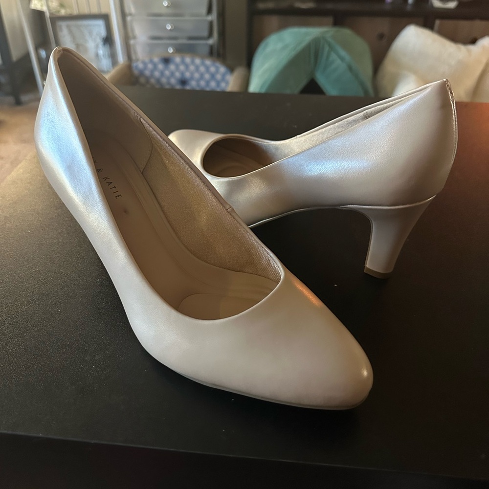 Kelly & Katie Genna Pumps